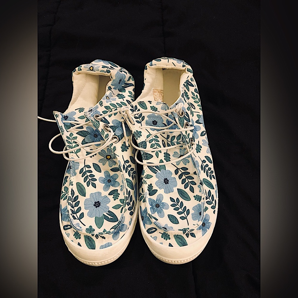 Women’s Cute Moccasin Style Shoes